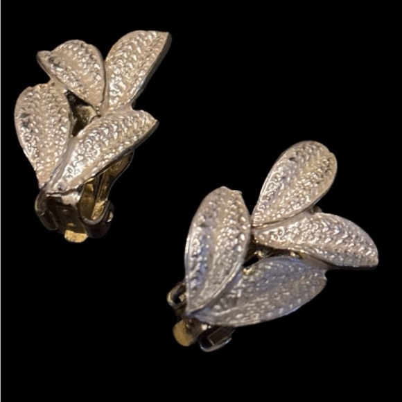 Vintage 1960’s Demi Parure Necklace and Earrings - Picture 7 of 12